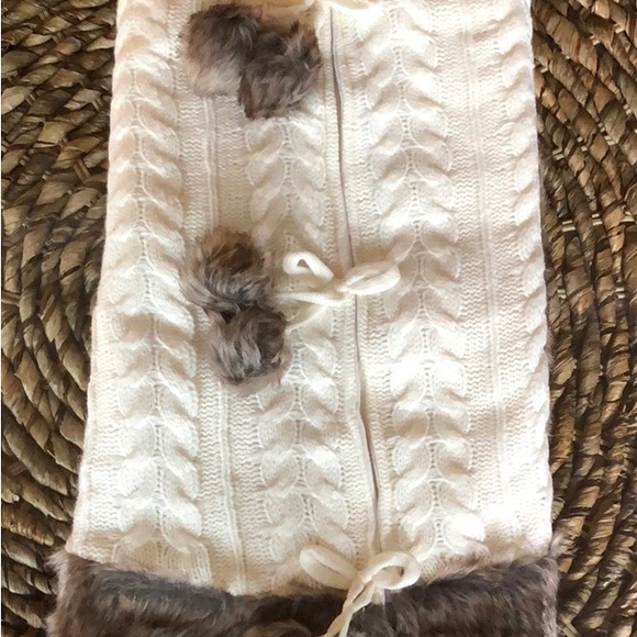 Broyhill 48 inch Tree Skirt Cream Faux Fur Pom Poms cable knit NWT - Picture 5 of 6